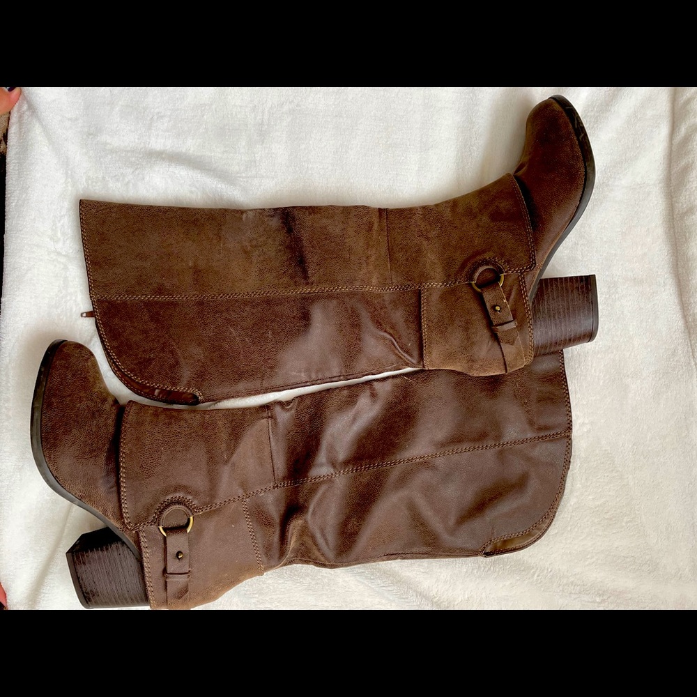 Rustic brown heel boot!